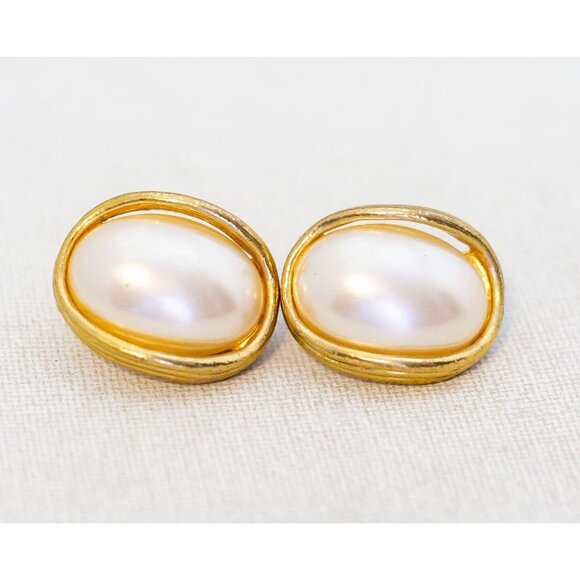 Vintage Chunky Faux Pearl Clip On Earrings - J1 - Picture 1 of 3